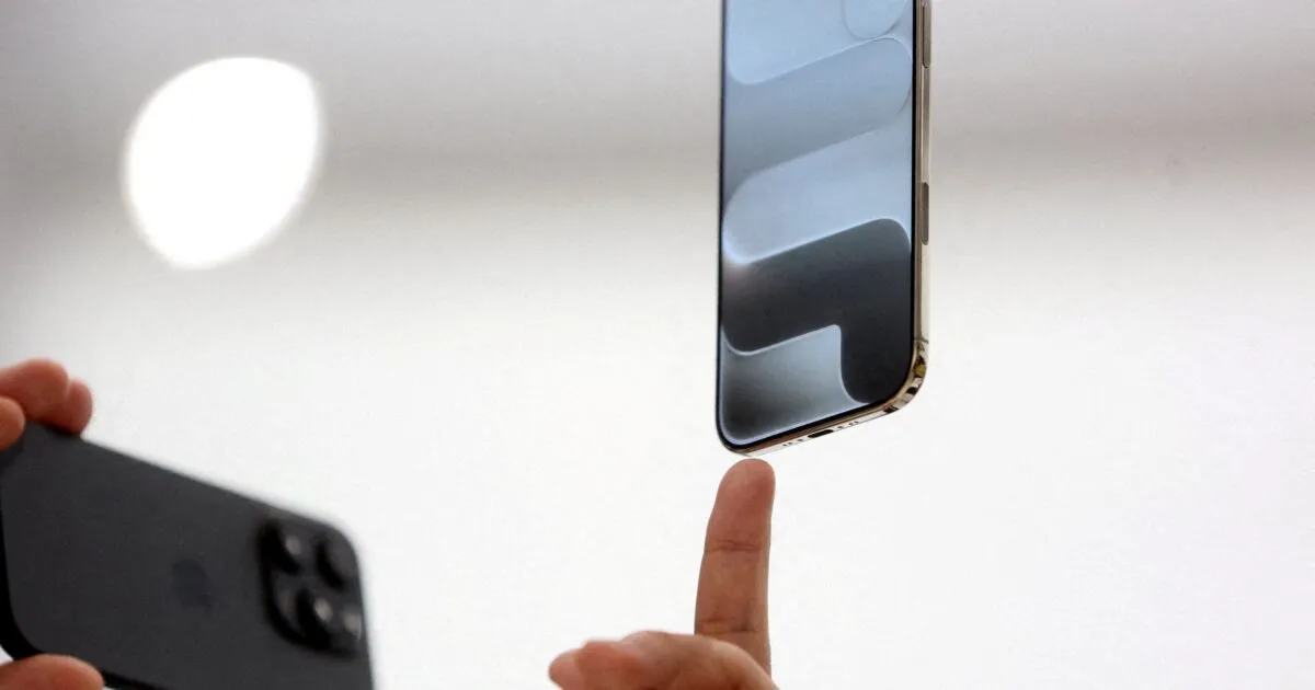 Η Apple αποκαλύπτει σήμερα το πρώτο αναδιπλούμενο iPhone