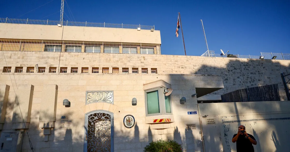 Σημαίες Βρετανίας και Ισραήλ σε διπλωματική ένταση
