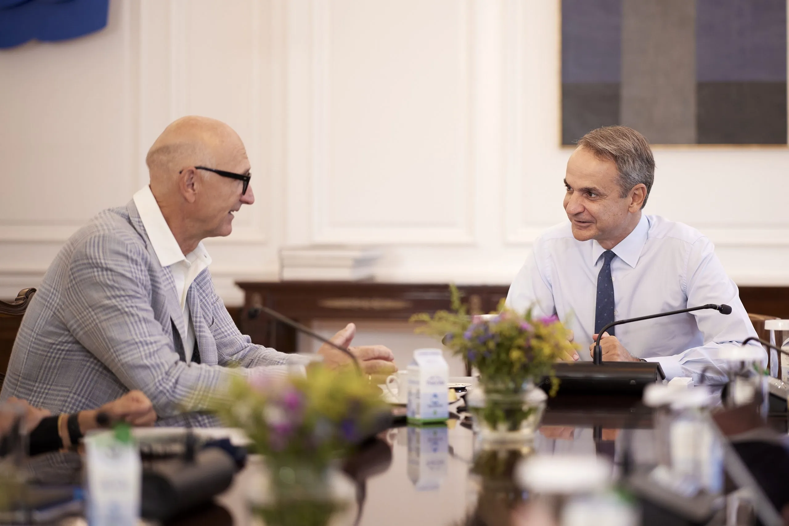 Μητσοτάκης και CEO Telekom σε συνάντηση στο Μαξίμου