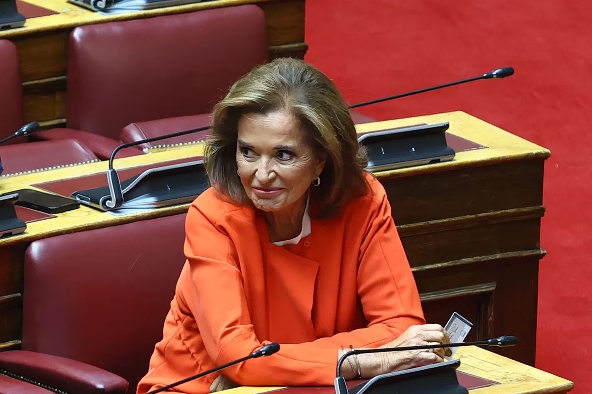 Η Ντόρα Μπακογιάννη σε ραδιοφωνική συνέντευξη στον ΣΚΑΪ