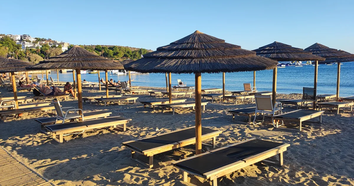 Η παραλία Ακτή Βουλιαγμένης όπου σημειώθηκε ο θανατηφόρος καβγάς