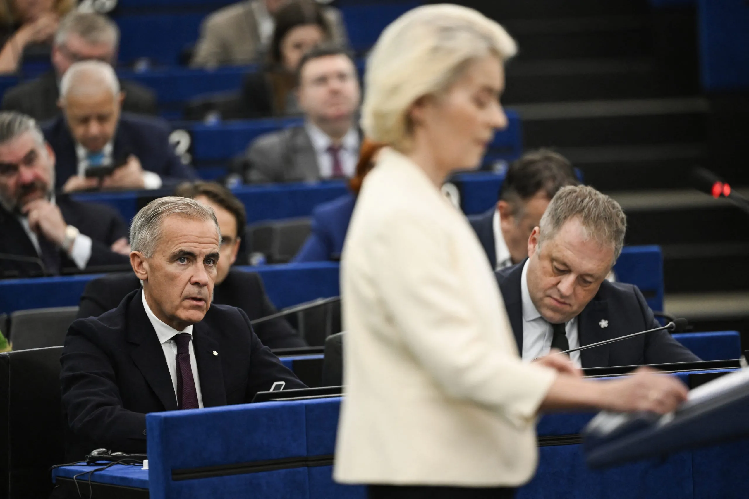 Η φον ντερ Λάιεν τιμά τους πιλότους πυρκαγιών
