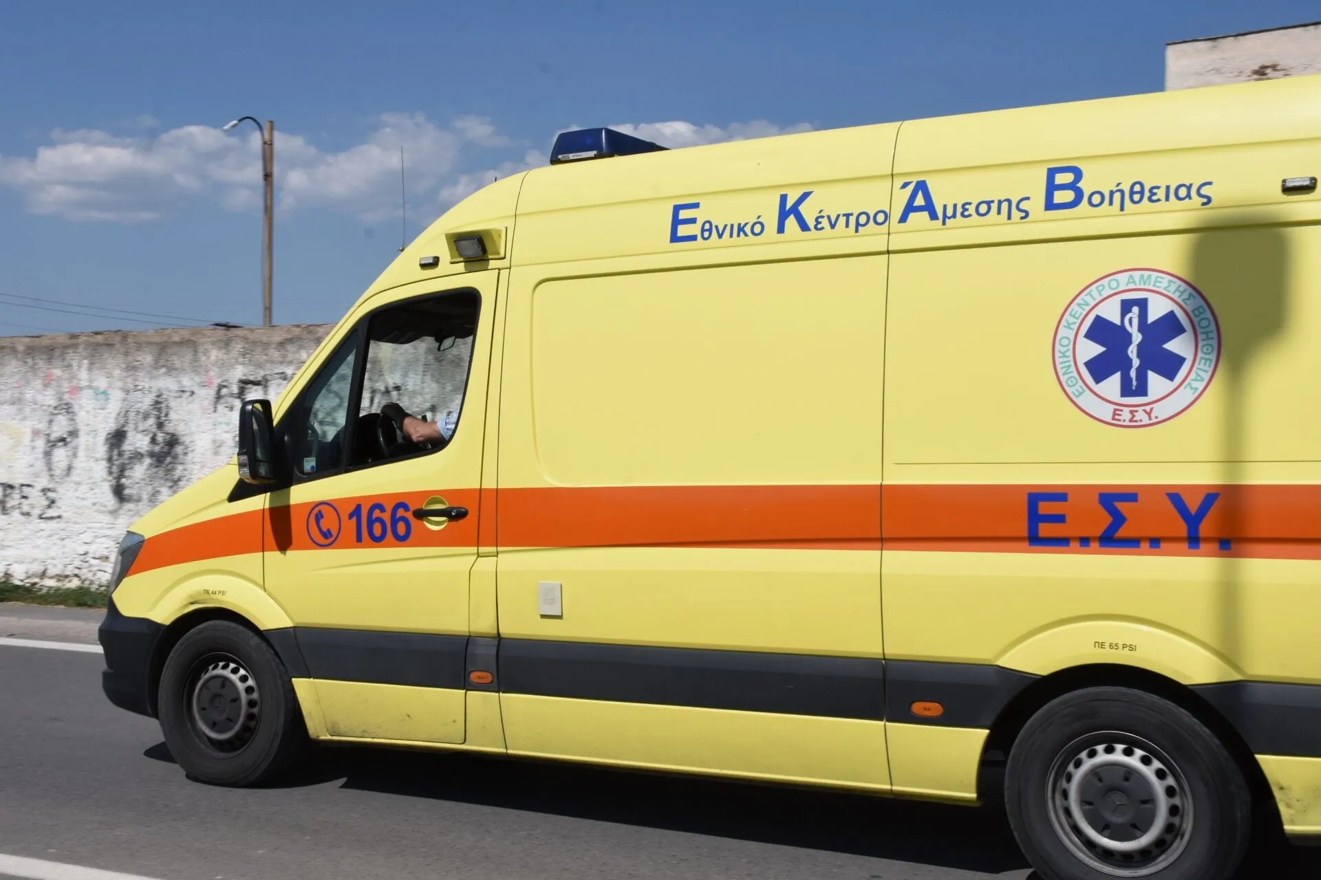 Ταχύπλοο σκάφος στη θαλάσσια περιοχή του Πόρου