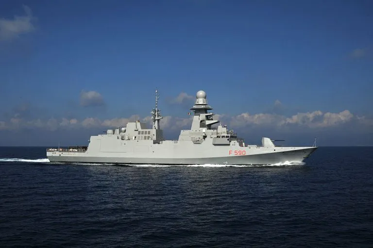 Ο Δένδιας και ο Κροσέτο υπογράφουν συμφωνία για φρεγάτες FREMM