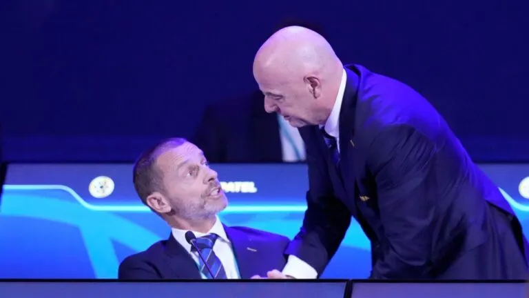 Τα λογότυπα της FIFA και της UEFA δίπλα δίπλα