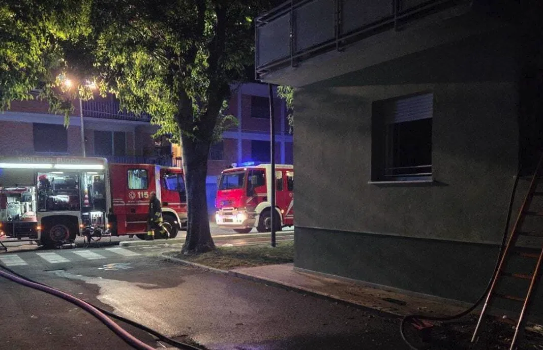 Κατεστραμμένη πολυκατοικία στο Κίεβο μετά από επίθεση drone