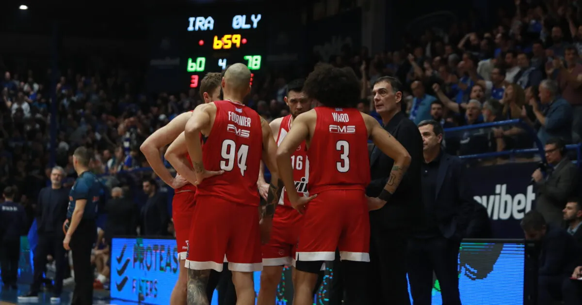 Παίκτες GBL σε αγώνα μπάσκετ στην πρεμιέρα