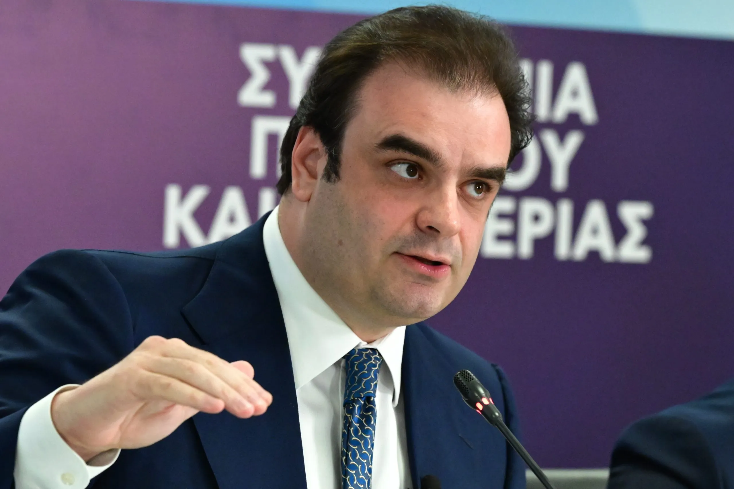 Ο Πιερρακάκης παρουσιάζει τα μέτρα ΔΕΘ στο υπουργείο
