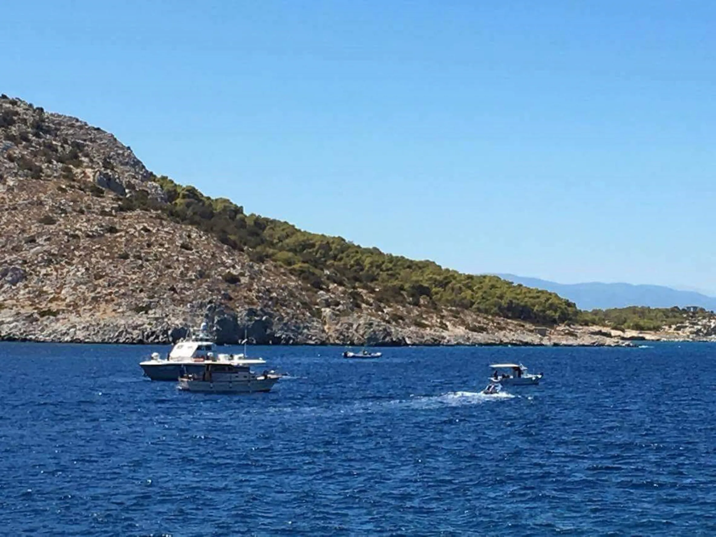 Πλωτά σκάφη Λιμενικού σε έρευνα στην Κυλλήνη