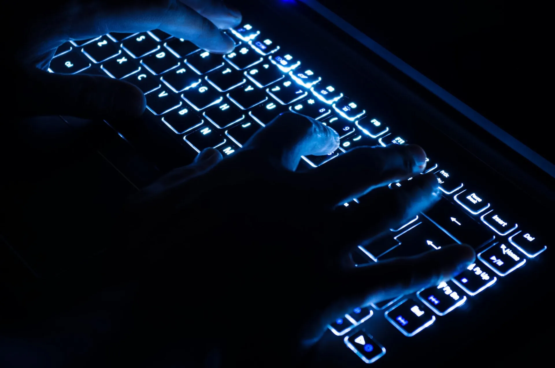 Χάκερ ShinyHunters παραβίαση δεδομένων εργαζομένων FBI