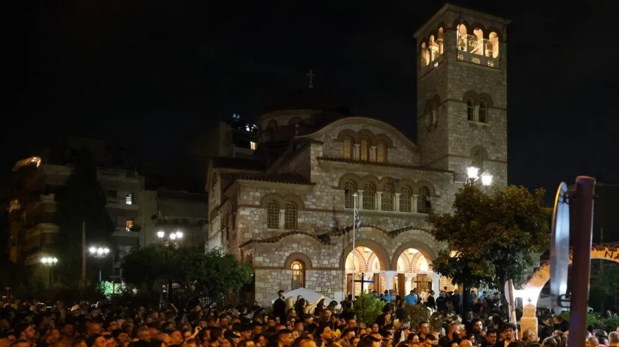 Ο Γιώργος Μαζωνάκης: Πλήθος κόσμου στη Νίκαια για το αντίο
