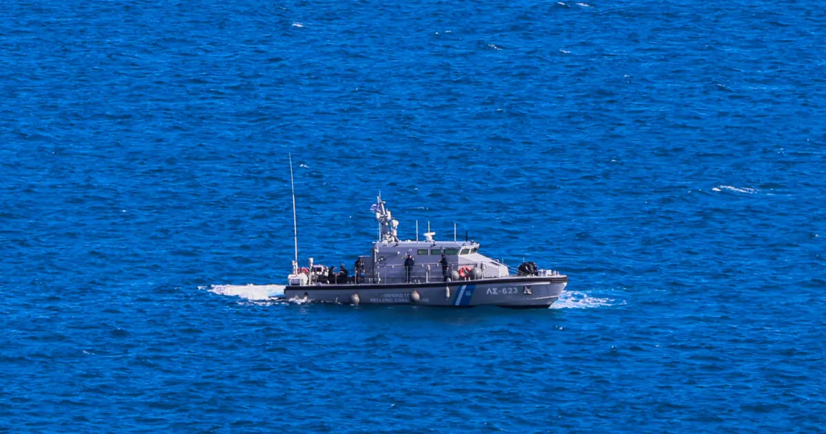 Σκάφος Frontex διασώζει μετανάστες νότια της Γαύδου