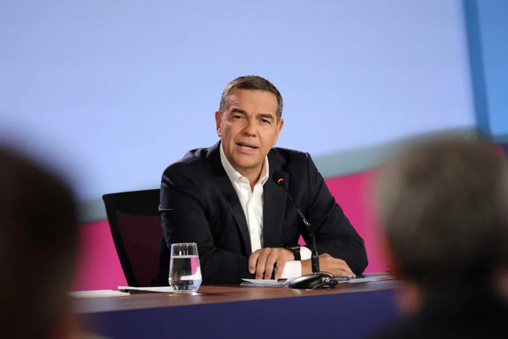 Βυτιοφόρο πετρελαίου θέρμανσης σε πρατήριο καυσίμων