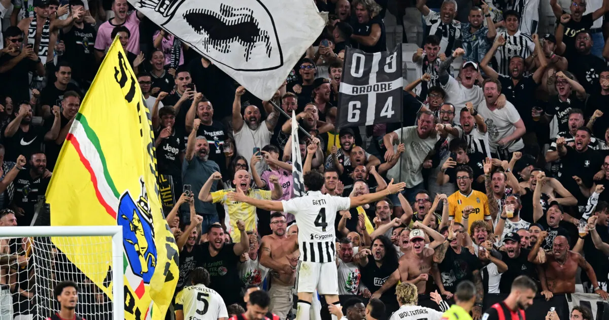 Παίκτες Γιουβέντους και Μίλαν σε φάση αγώνα Serie A