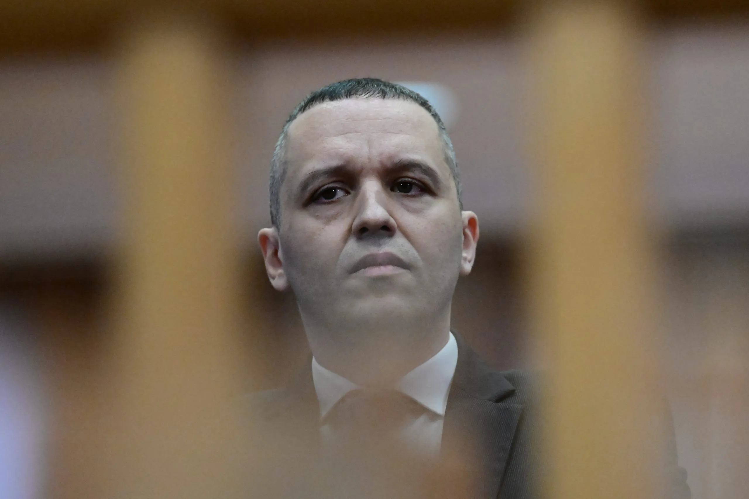 Ο Ηλίας Κασιδιάρης έξω από τις φυλακές Δομοκού