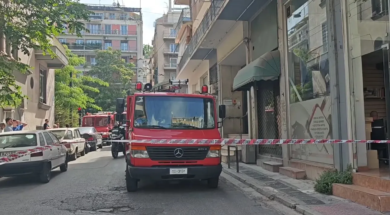 Πυροσβεστικό αεροσκάφος ρίχνει νερό σε πυρκαγιά στη Ζάκυνθο