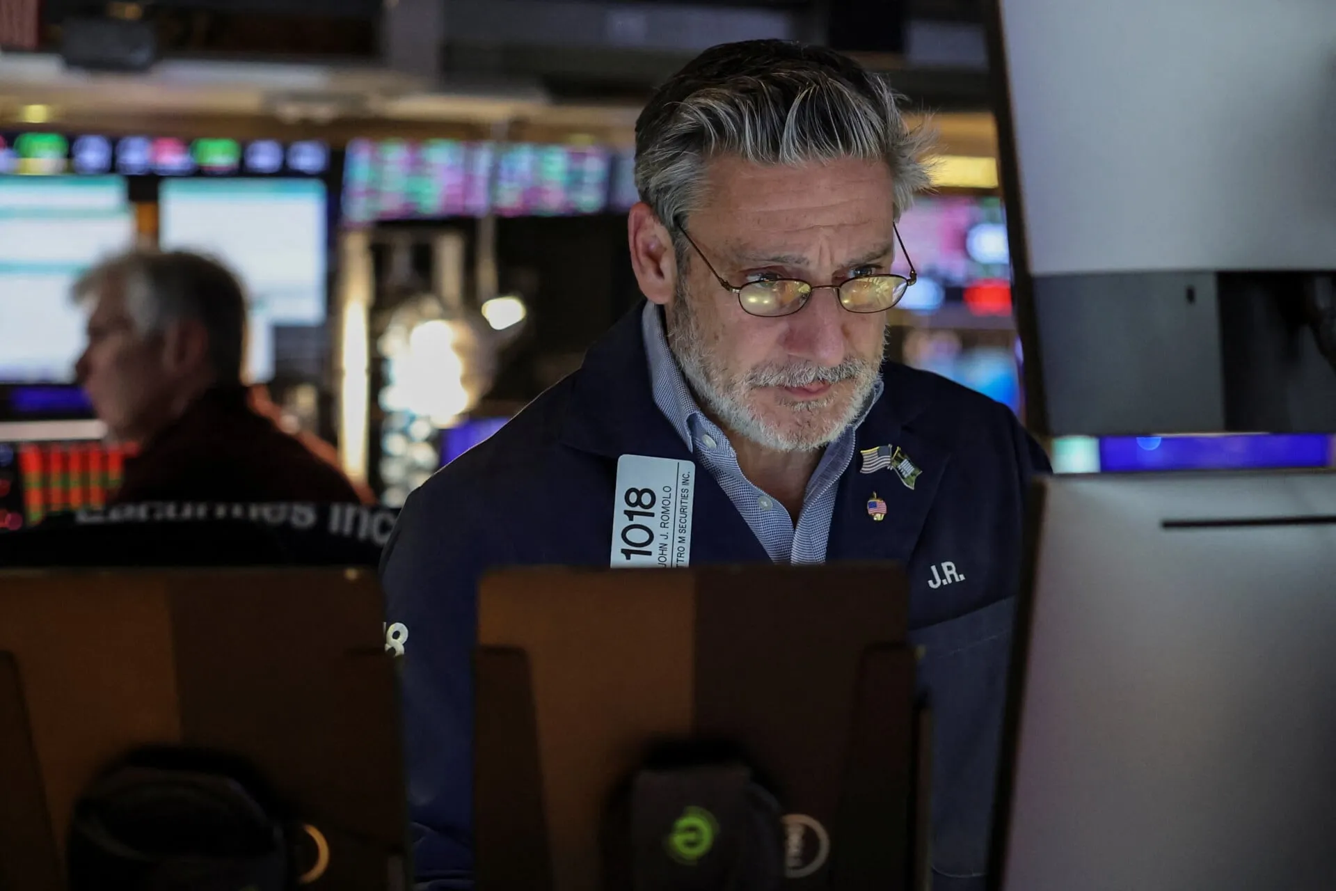 Οθόνη με πτωτικούς δείκτες της Wall Street