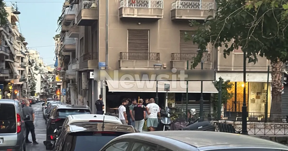 Εκρήξεις σε καταστήματα στην Ομόνοια και την πλατεία Αμερικής