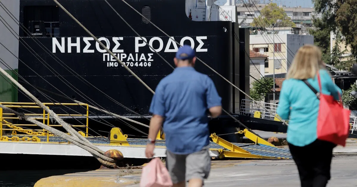 Πρόβλημα σε καταπέλτη του «Νήσος Ρόδος» στον Πειραιά