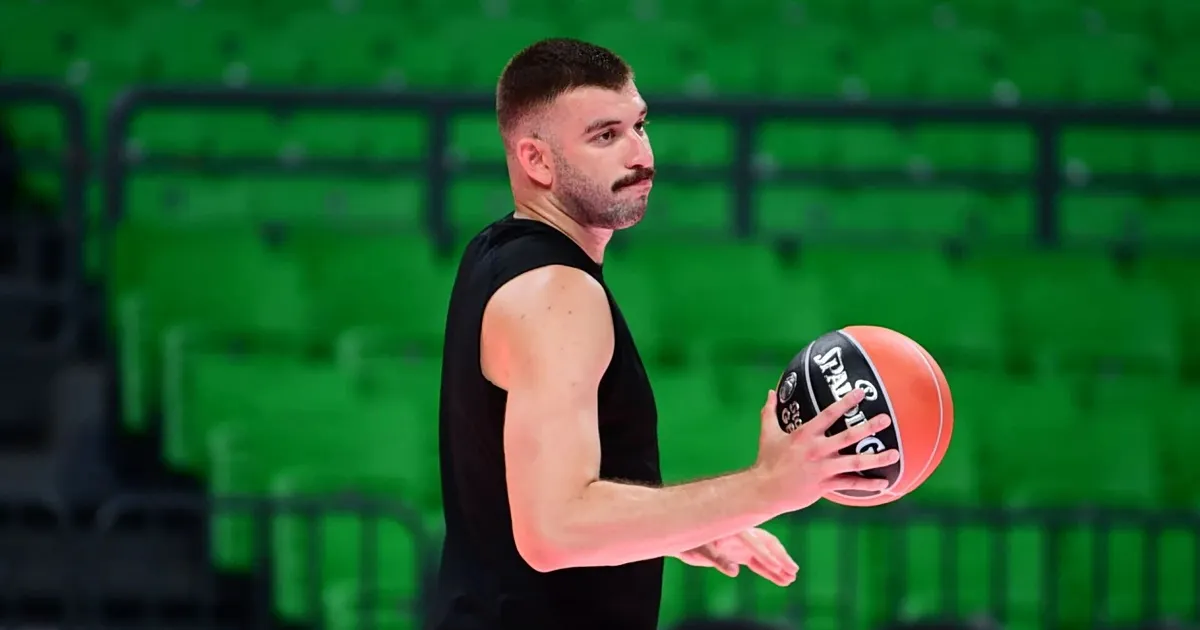 Ζέλικο Ομπράντοβιτς σε προπόνηση Παναθηναϊκού ενόψει Παρί
