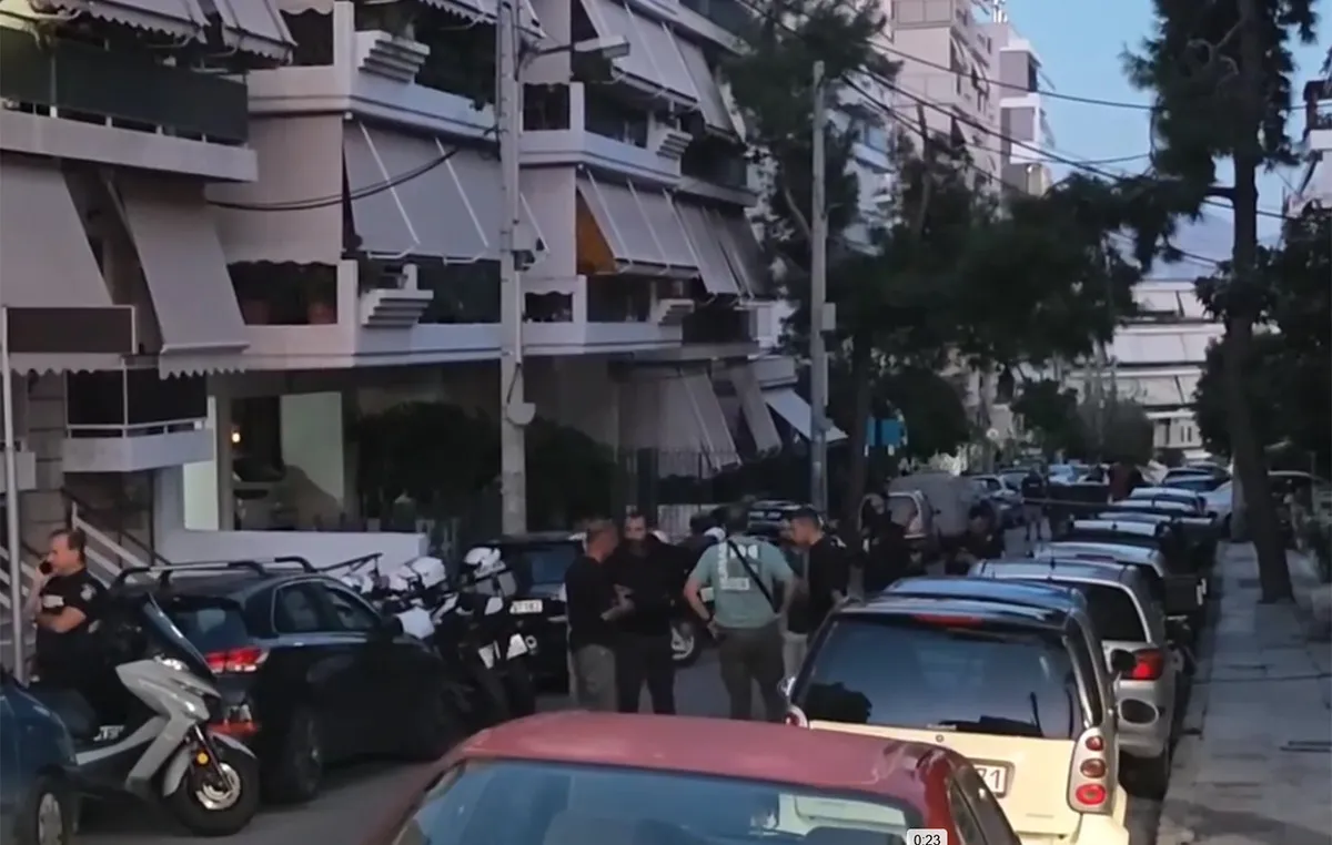 Αστυνομική επιχείρηση στη Σοφοκλέους στη Νίκαια