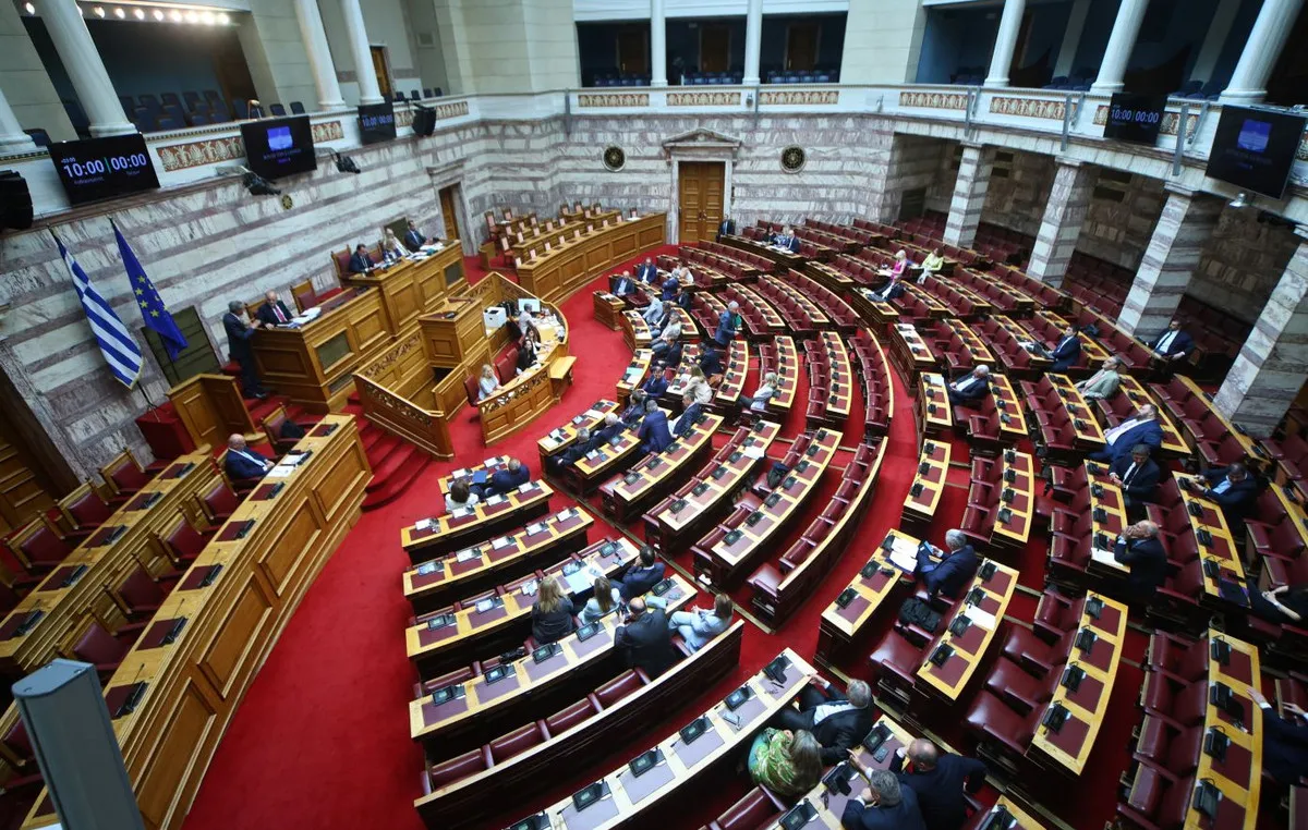 Η Βουλή κατά τη συζήτηση για τη Συνταγματική Αναθεώρηση