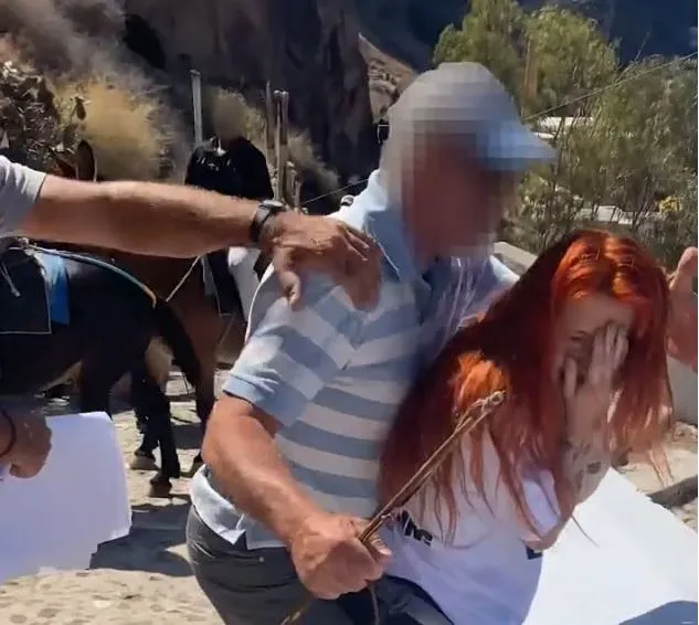 Η PETA καταγγέλλει επίθεση σε ακτιβίστριες στη Σαντορίνη