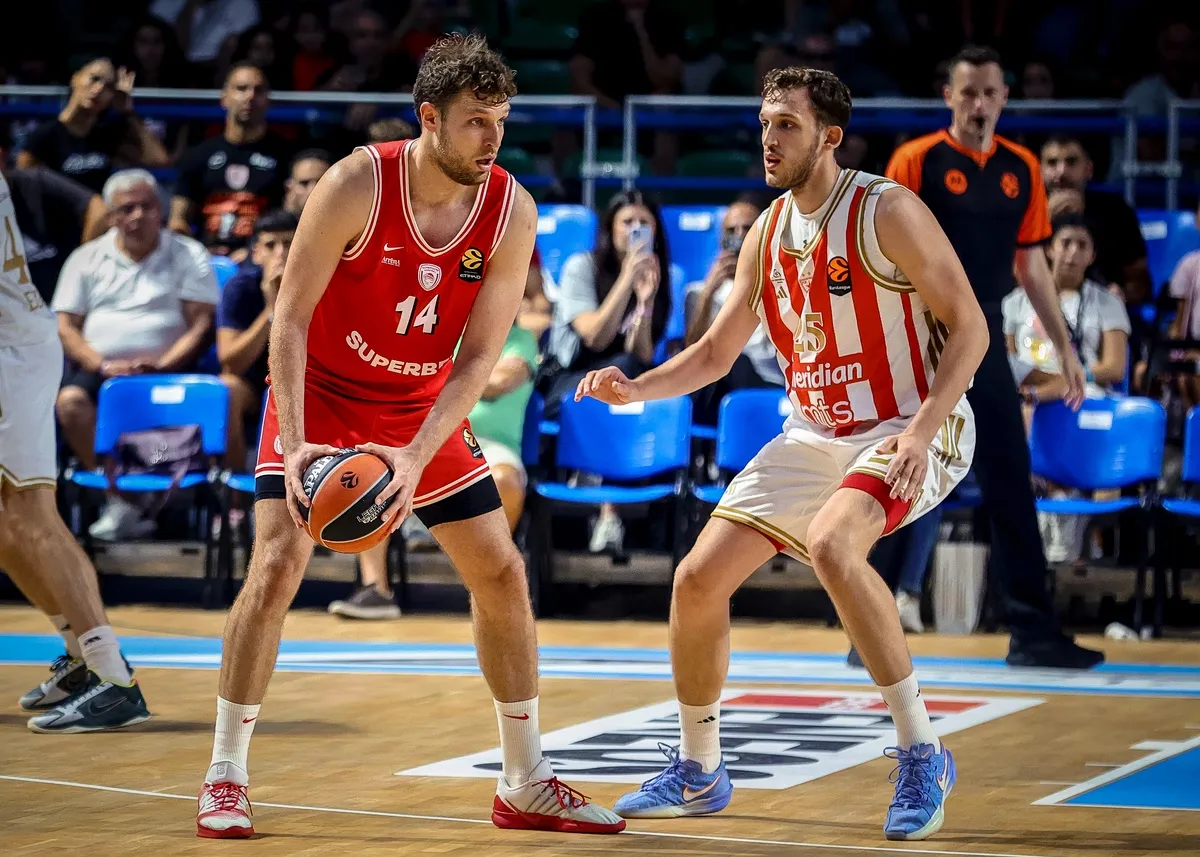 Ο Ολυμπιακός νίκησε τον Ερυθρό Αστέρα με 89-87 στην Κύπρο
