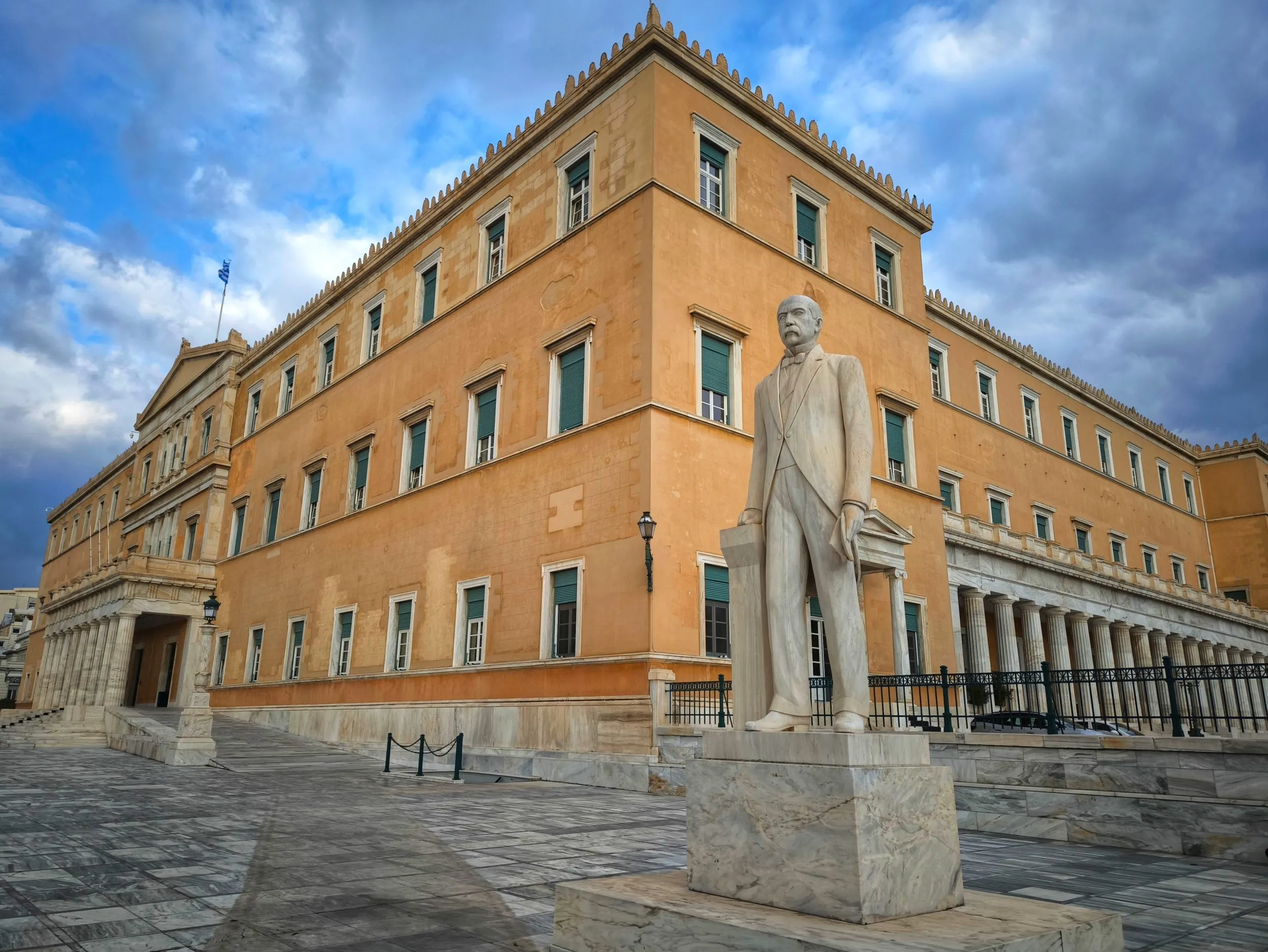 Κυριάκος Μητσοτάκης δηλώσεις αντιδράσεις αντιπολίτευσης ιδιωτικό χρέος