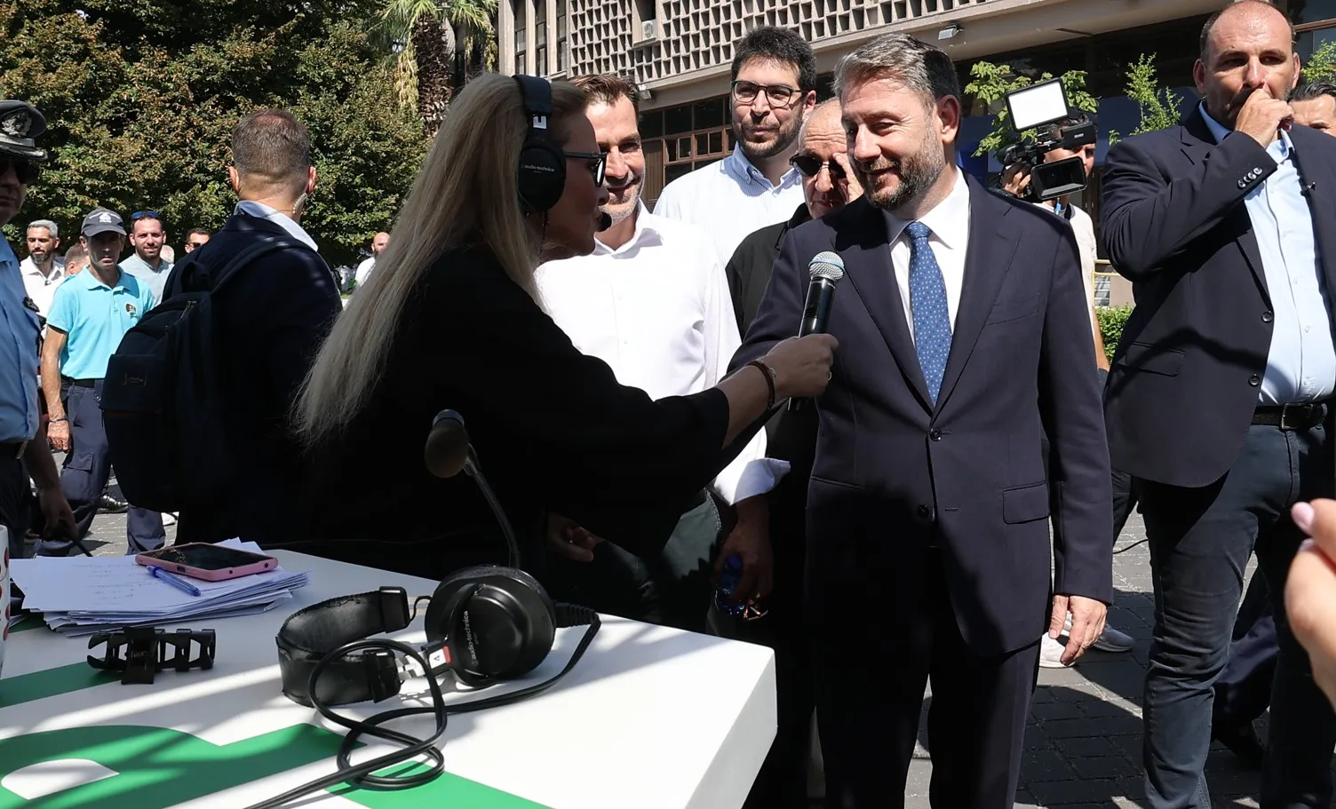 Ο Νίκος Ανδρουλάκης περιηγείται στα περίπτερα της ΔΕΘ