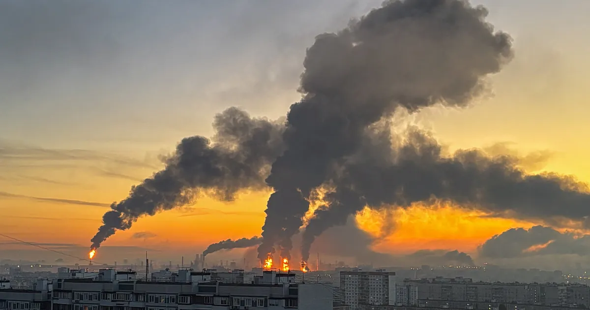 Κάτοικοι και καταστηματάρχες στο Κίεβο προετοιμάζονται για τον χειμώνα