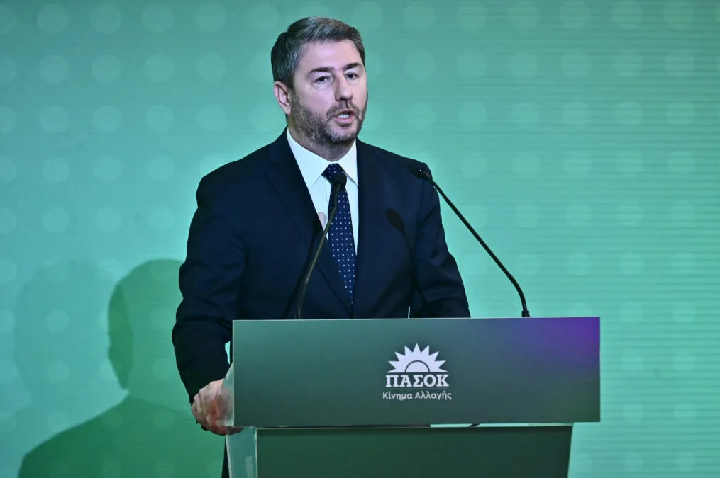 Ο υπουργός Θάνος Πλεύρης σε συνάντηση για τη Σάμο