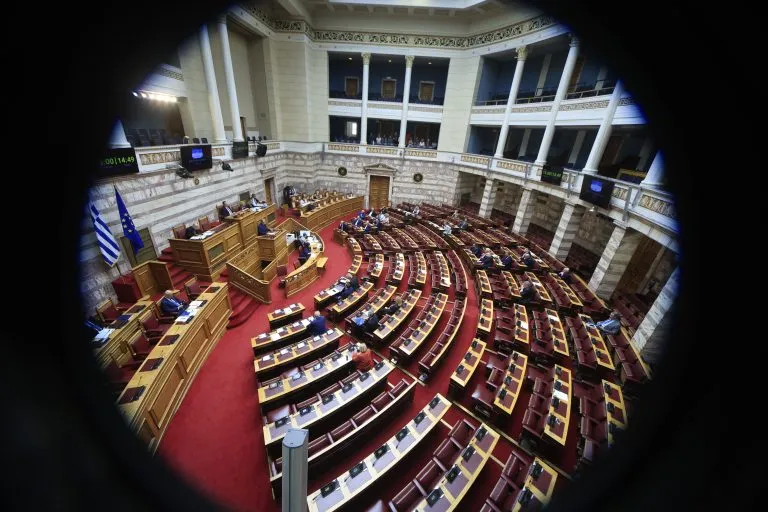 Ολομέλεια της Βουλής κατά την ψηφοφορία για την άρση ασυλίας