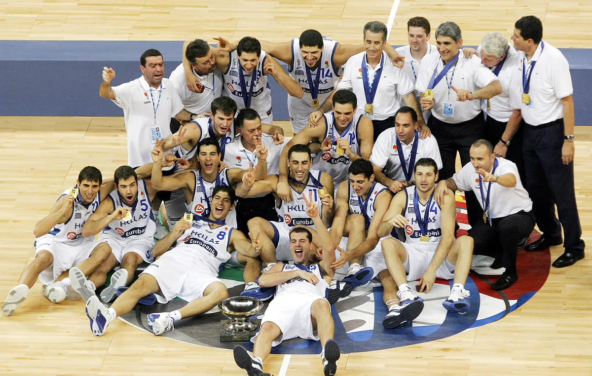 Εθνική Ελλάδας πανηγυρίζει τον τίτλο του EuroBasket 2005