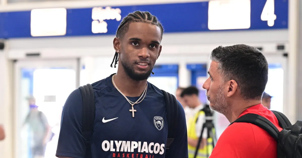 Ο Γιαν Μοντέρο με τη φανέλα του Ολυμπιακού