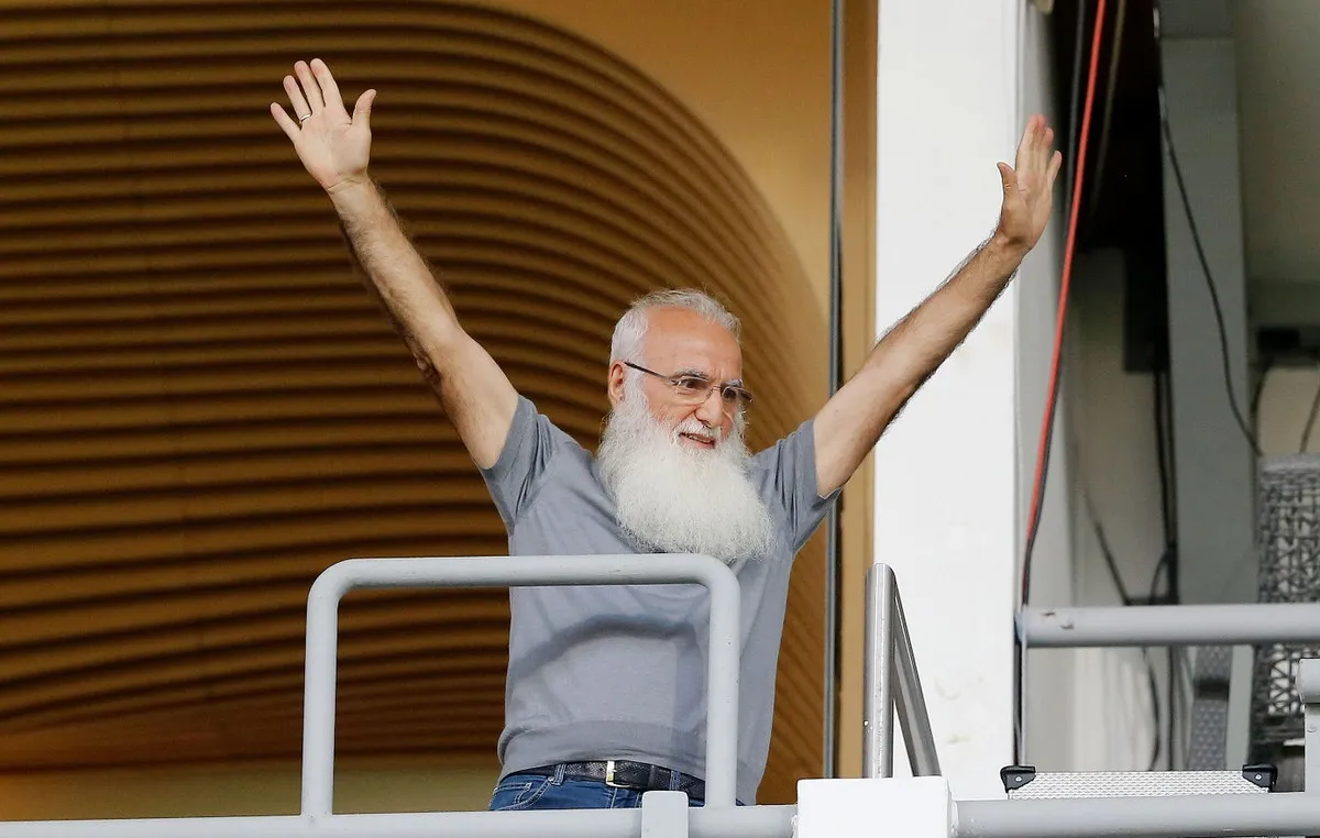 Ο Ιβάν Σαββίδης μιλάει στους παίκτες του ΠΑΟΚ στην προπόνηση