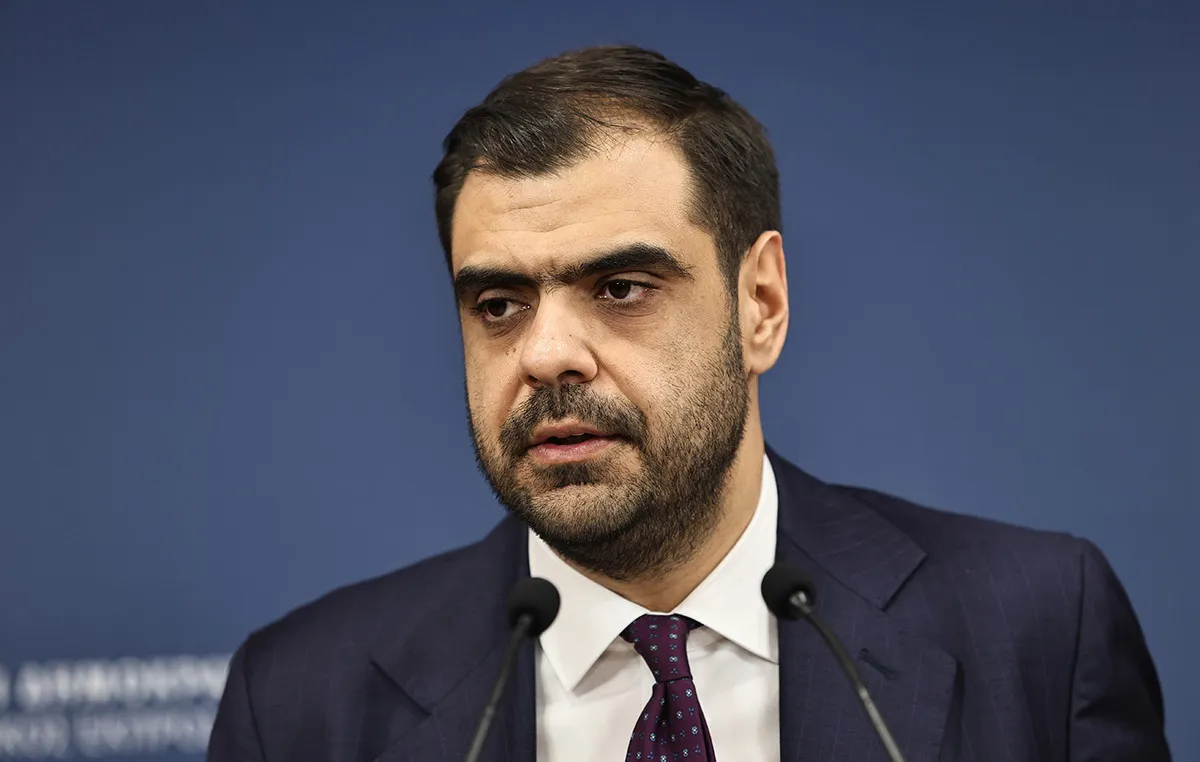 Ο Παύλος Μαρινάκης σε ενημέρωση πολιτικών συντακτών