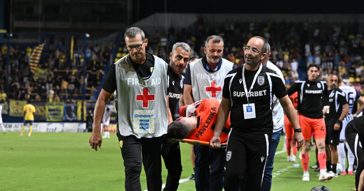 Παίκτες του ΠΑΟΚ πανηγυρίζουν γκολ στο Αγρίνιο