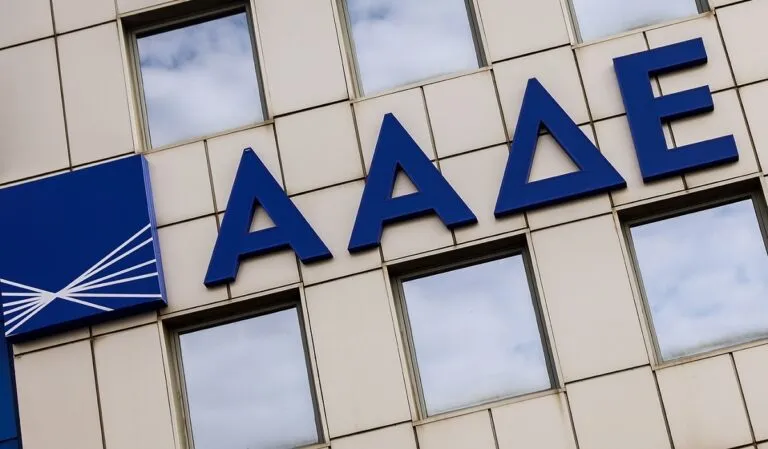 Αγρότης συμπληρώνει την Ενιαία Αίτηση Ενίσχυσης στο myAGRO