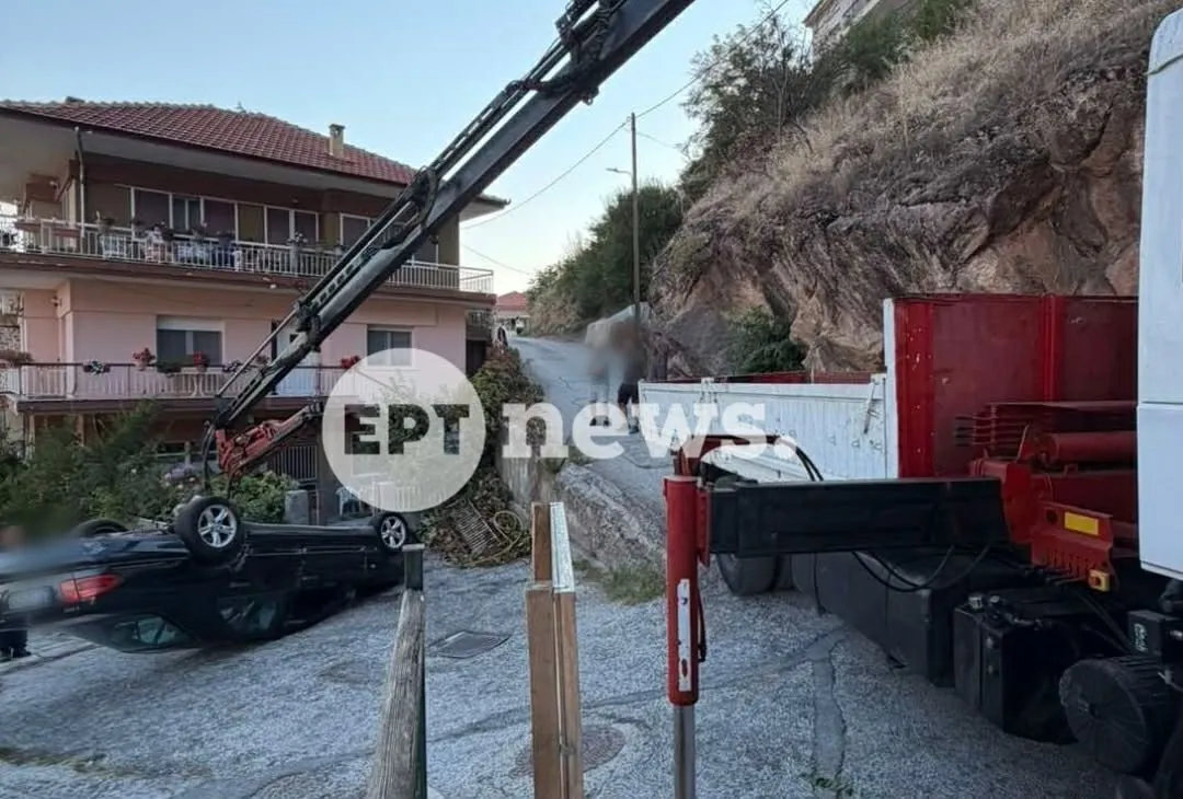 Ανατροπή αυτοκινήτου σε δρόμο χωριού στην Καστοριά