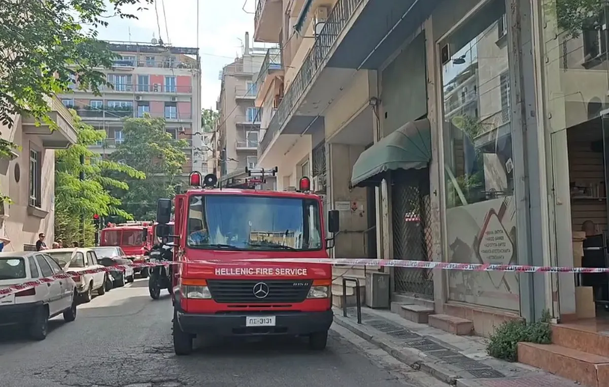 Πυροσβέστες σε διαμέρισμα με φωτιά στη Βραΐλα