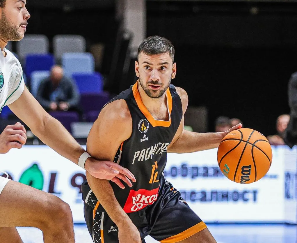 Παίκτες της Μάντσεστερ Σίτι πανηγυρίζουν γκολ στο League Cup