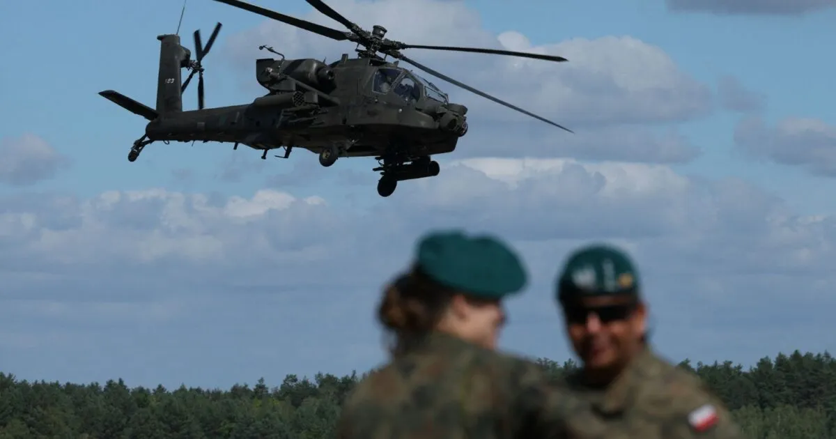 Στρατιωτικοί ανασύρουν ρωσικό drone από τη Βαλτική Θάλασσα