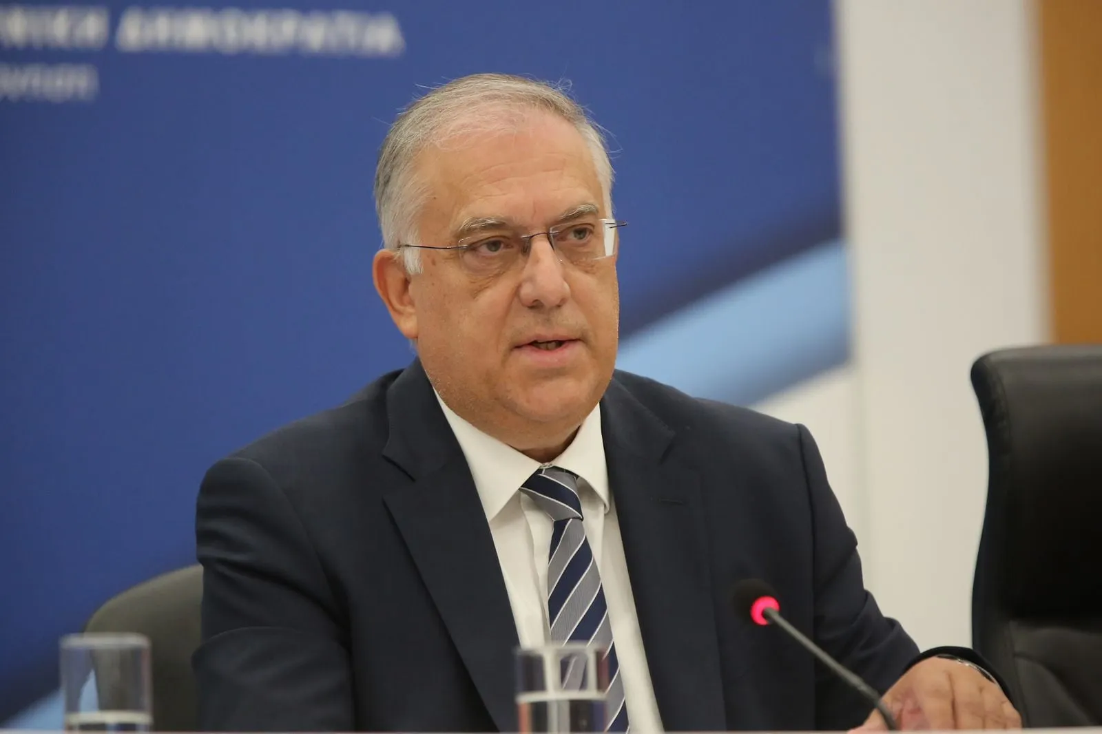 Ο Σεμπαστιέν Λεκορνύ ανακοινώνει προϋπολογισμό Γαλλίας