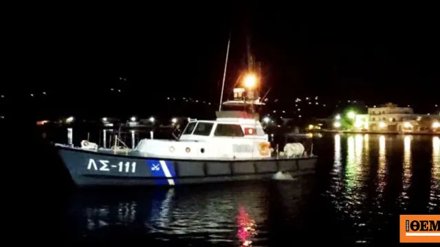 Θαλαμηγός με σημαία Μάλτας στον Κόλπο Κεγχρεών