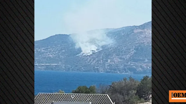 Πυροσβεστικό ελικόπτερο επιχειρεί σε φωτιά στη Νίσυρο