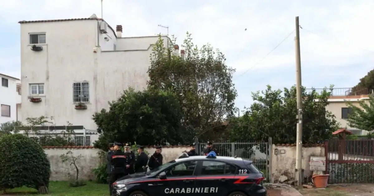 Αστυνομία έξω από σχολείο στη Ρώμη μετά την επίθεση