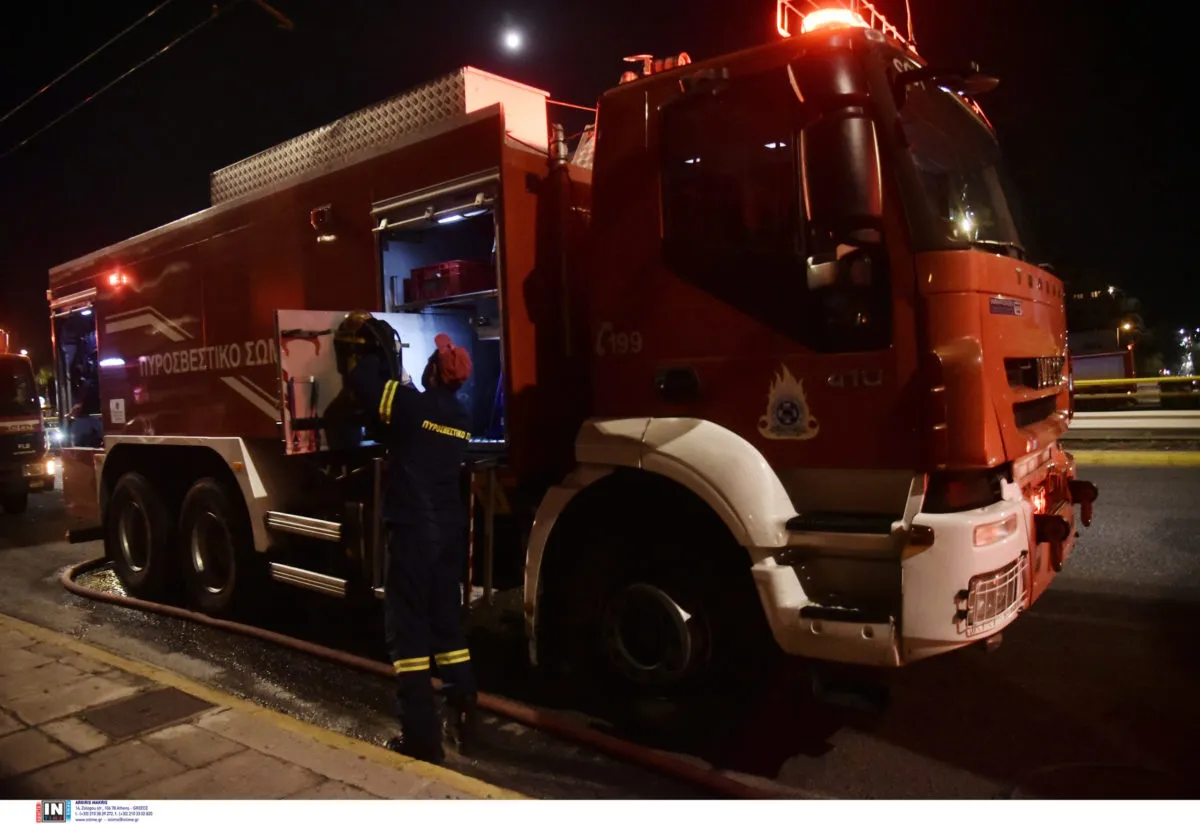 Πυροσβεστικά οχήματα σε φωτιά διαμερίσματος στο Χαλάνδρι