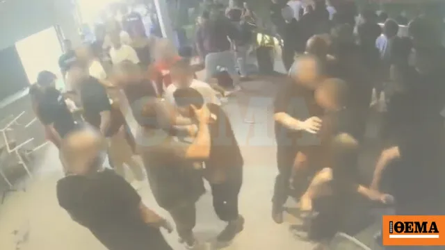 Θαμώνες σε beach bar στη Χαλκιδική νύχτα
