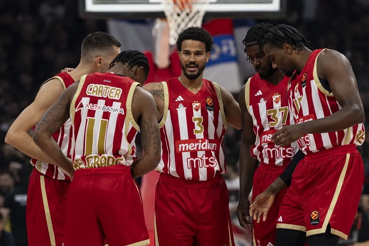 Ο Μάικ Τζέιμς τραυματισμένος στο παρκέ της Euroleague